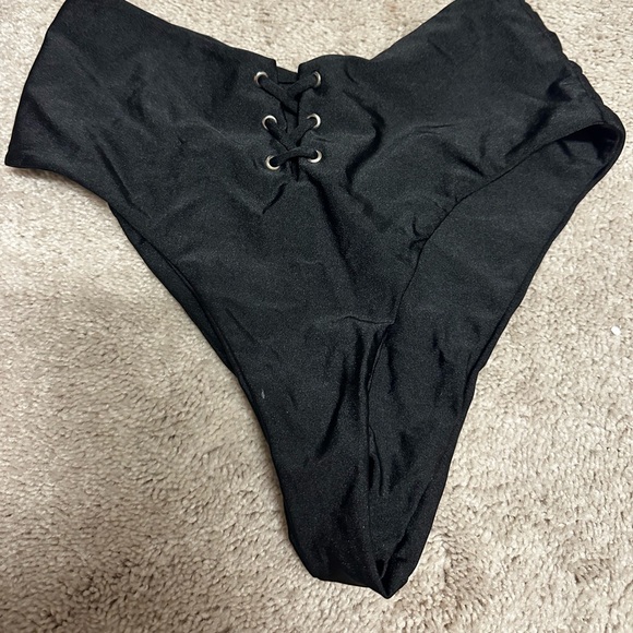 Excellent condition Lovers and Friends bikini! - Picture 4 of 5